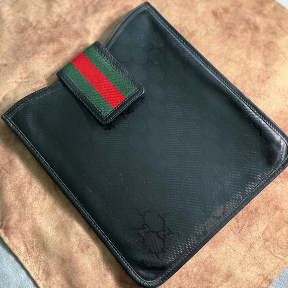 GUCCI by 500 AUTHENTIC PRE-LOVED DOUBLE GG; WEB DESIGN LAPTOP OR IPAD PO… - Picture 1 of 17